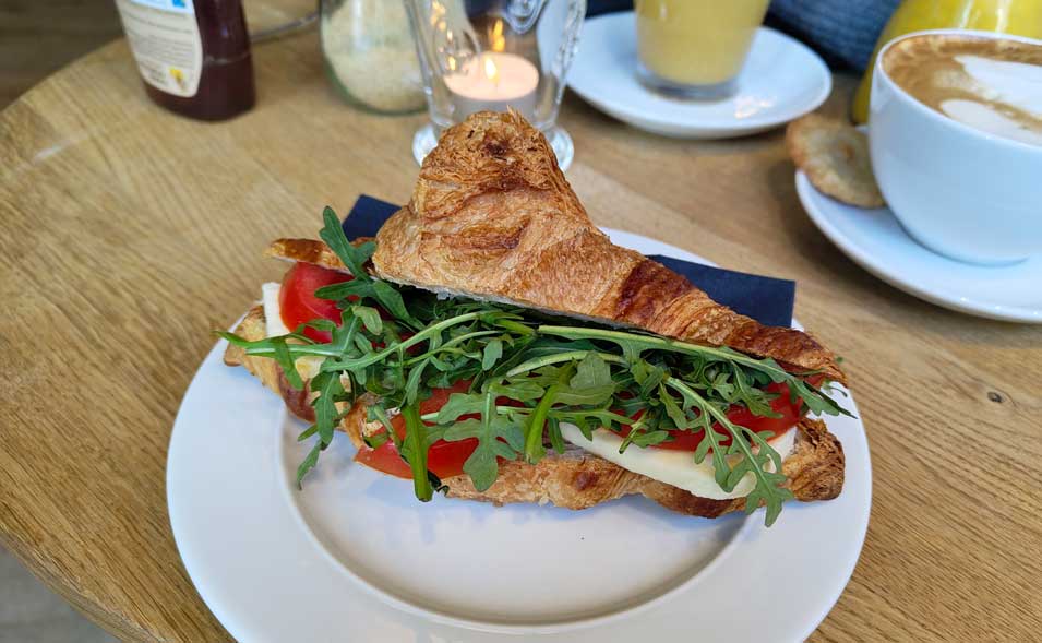 Croissant Caprese im Kaufmannsladen Bonn Südstadt